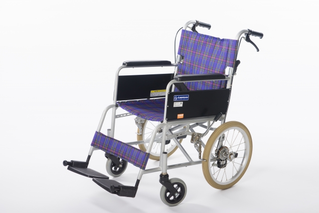 車いすの画像。情報にもバリアフリーを。障がい者とその関係者のコミュニティ、情報サイト。ナレバリ